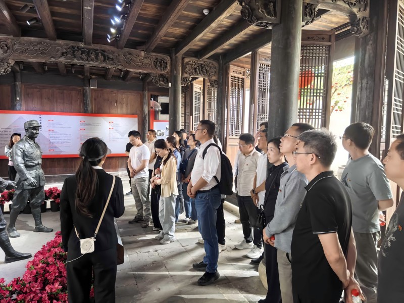 循跡悟思想 發(fā)揚(yáng)鐵作風(fēng) 凝心促踐行  亞通新材黨總支開(kāi)展主題黨日活動(dòng)2.jpg